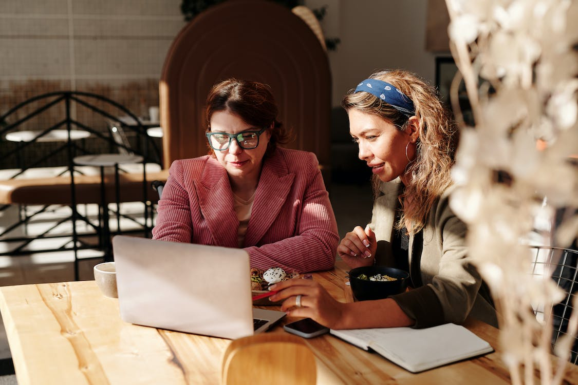 The Pros and Cons of Starting a Homemade Food Business Online